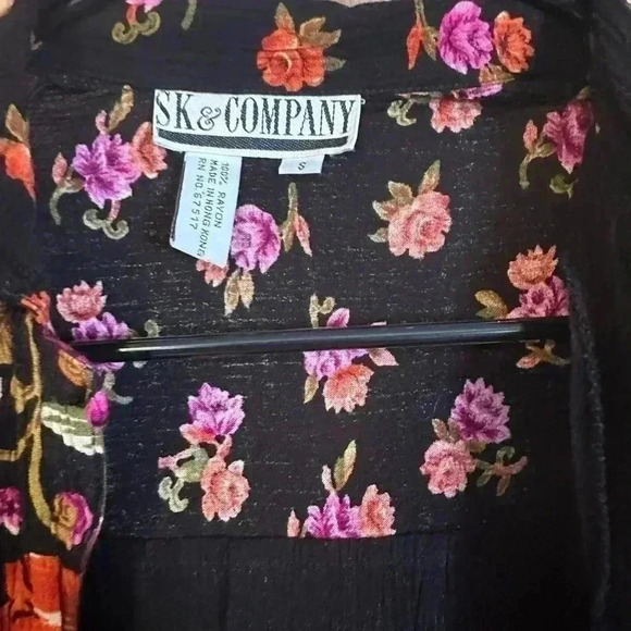 SK & Company woman’s button up blouse size small with shoulder pads - Picture 6 of 8